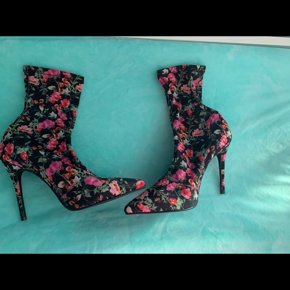 Cute Steve Madden Floral Daffy sock boots - Picture 3 of 5